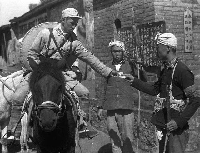 1941年，20岁抗日战士临时被葬山东农村，92岁老人已为其守墓74年