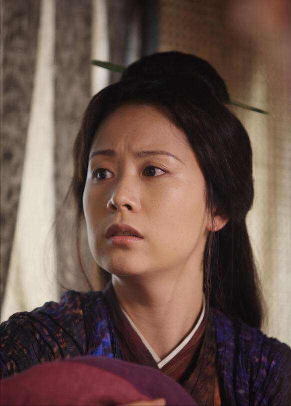 45岁海清戏外美满，嫁高中初恋相爱超20年，14岁儿子是高颜值学霸