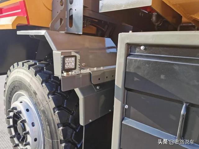 宇通宽体矿用自卸车