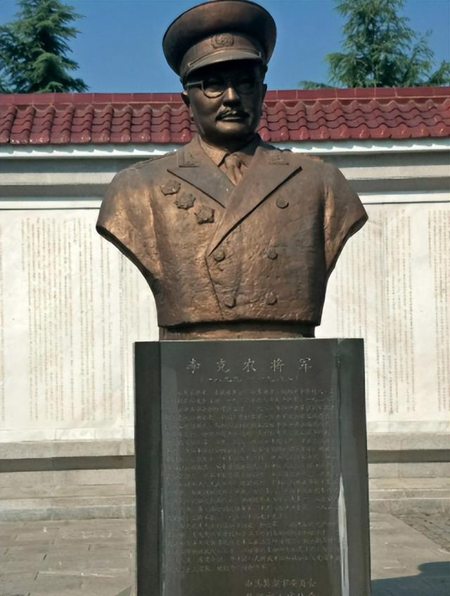 1955年被授予上将军衔，虽从没有在前线领军打仗，却没任何人反对