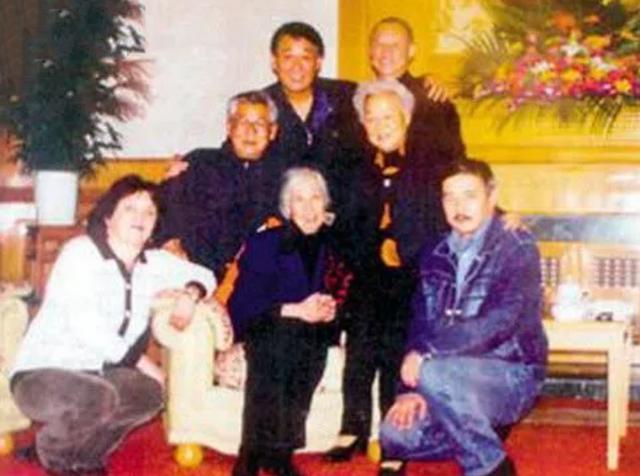 1998年，王光美托人带钱去俄罗斯，邀刘少奇的外国孙子：回家看看
