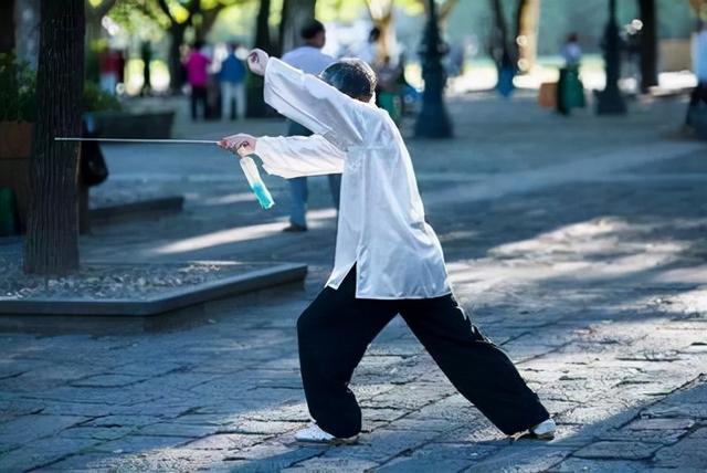 “吃得少，活得久”？饭量越小，衰老速度越慢？听听医生怎么说