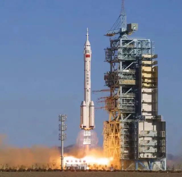 被选中的她们，进入太空前死去