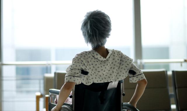 全网愤怒！上海一福利院欲送未死老人火化，人还在动装进裹尸袋？