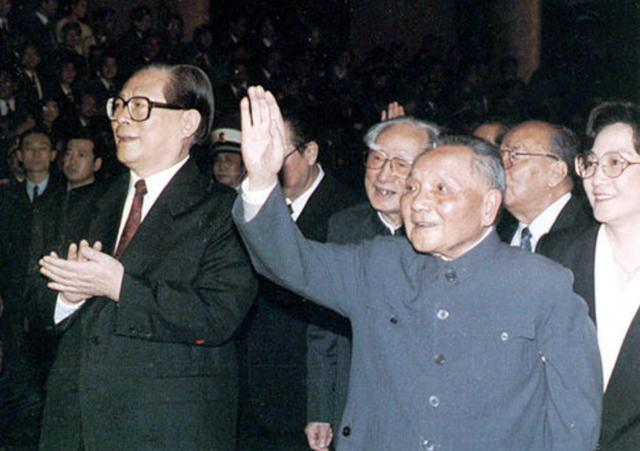 邓小平访问新加坡，会谈后沉默不语，李光耀：从未见过这样的领袖