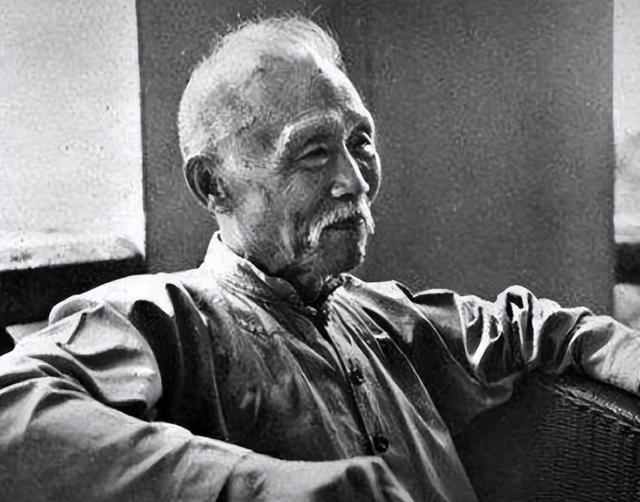 刘少奇参观韶山毛主席故居，指了指门匾：这个“故”字不妥