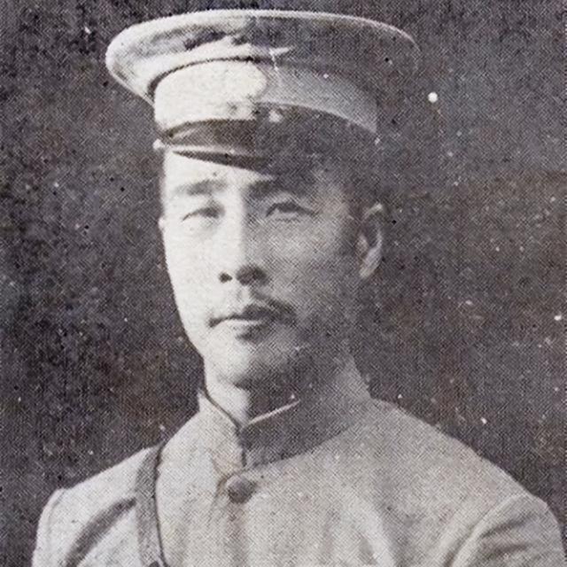 韩复榘被枪毙前，提议换鞋，刚迈出一步，一排子弹射来，身中七枪