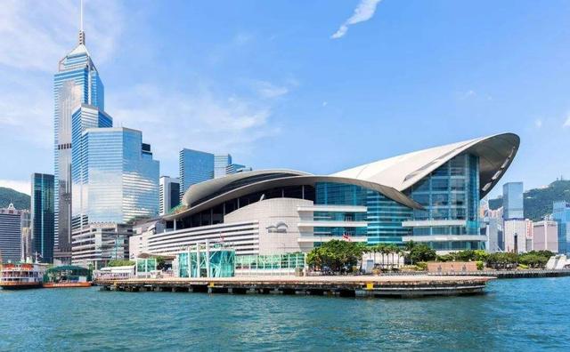 香港感染数近百万，3百名内地医护赴港支援，郑志刚借出百亿物业