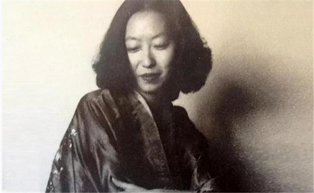 35岁的张爱玲去美国流浪，晚年生活凄苦不已，死后一周才被发现