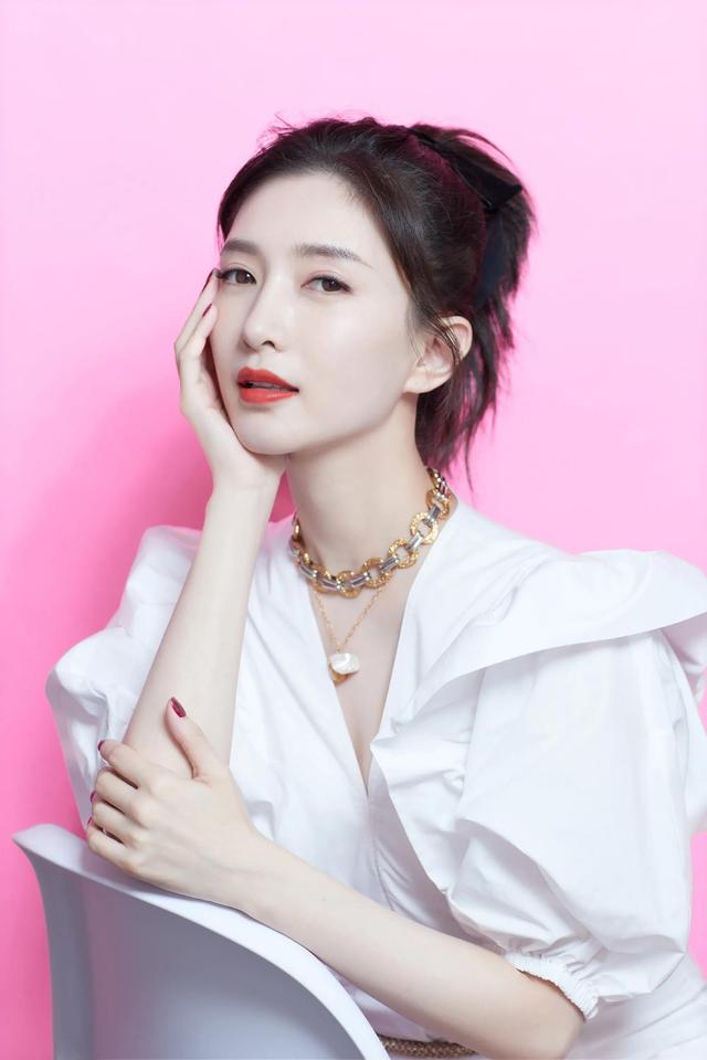 演技好、业务能力强，却捧不红的8位女星，杨幂张艺谋也带不动