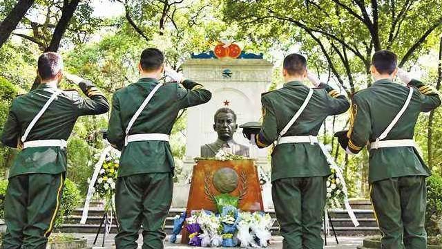 出生于乌克兰的库里申科，援助中国多次立功，为何坠落长江？