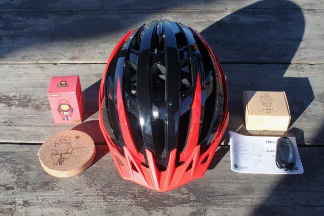 Helmetphone智能头盔：科技加持，安全骑行