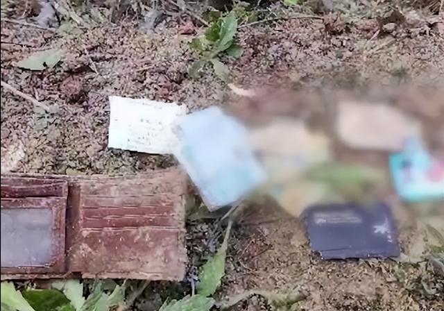 东航飞机坠毁20小时后，搜救现场发现一张乘客手写字条，太戳心了!