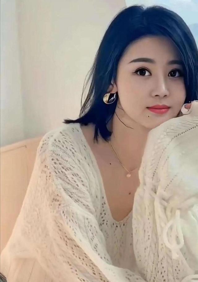春夜梦江南，红尘醉蹁跹
