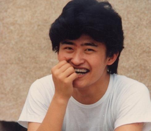 上过9次春晚的刘欢：与妻子认识9天闪婚，结婚33年恩爱，独女优秀