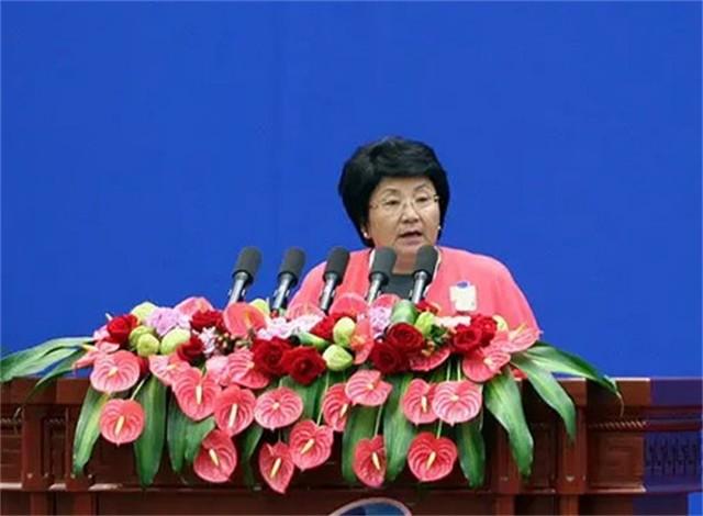 奥通巴耶娃：推翻两任元首的铁娘子，坚持加深与中国的合作