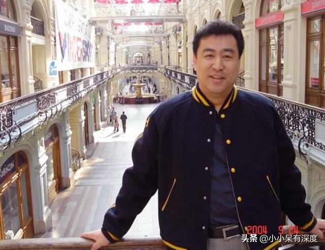 张宏民晒照，是一个年轻漂亮的小女生，他终于脱单了？