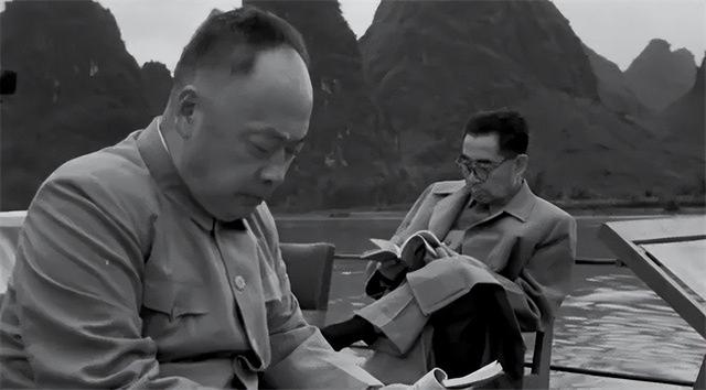 1972年，毛主席穿睡衣参加陈毅追悼会，遗孀眼含泪花：您怎么来了