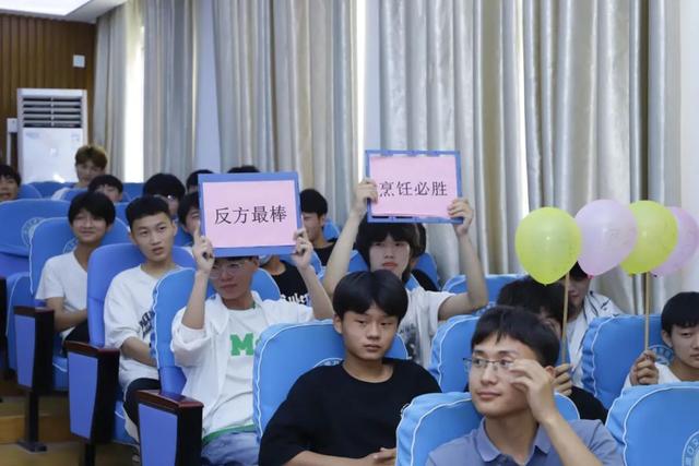 网络使人更亲近的论点和论据内容（网络使人更亲近的论点和论据四辩）