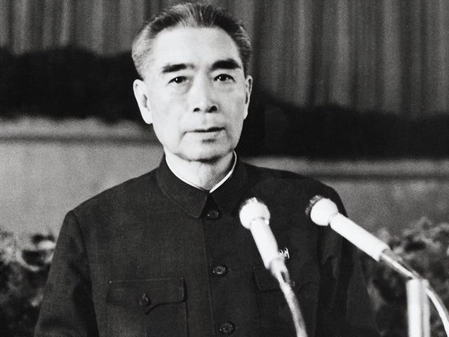1972年，毛主席穿睡衣参加陈毅追悼会，遗孀眼含泪花：您怎么来了