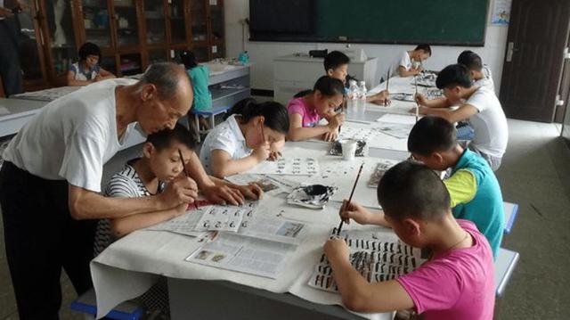 眼看三胎越来越没人生，厦门教授建议生娃和养老金挂钩，你怎么看