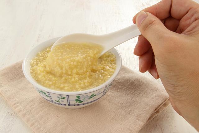 小米粥是升血糖还是降血糖？提醒：这5种食物才是“升糖大户”