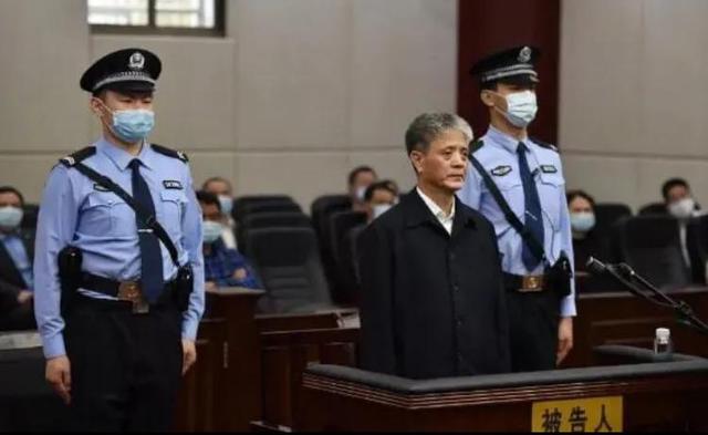 福建原作家副省长一审判14年，受贿、滥权、工作流于形式，两面派