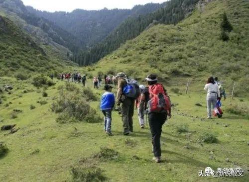爬山，從看山不是山，到現在的看山是山看水是水，真是五味雜陳
