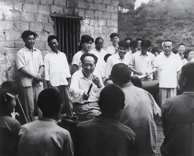 1959年，毛主席返乡探亲，发现少一人，毛主席：我弟弟还能害我？