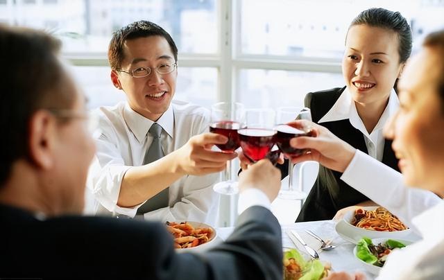 高情商拒绝喝酒的句子，在饭局上怎么巧妙的拒绝喝酒？