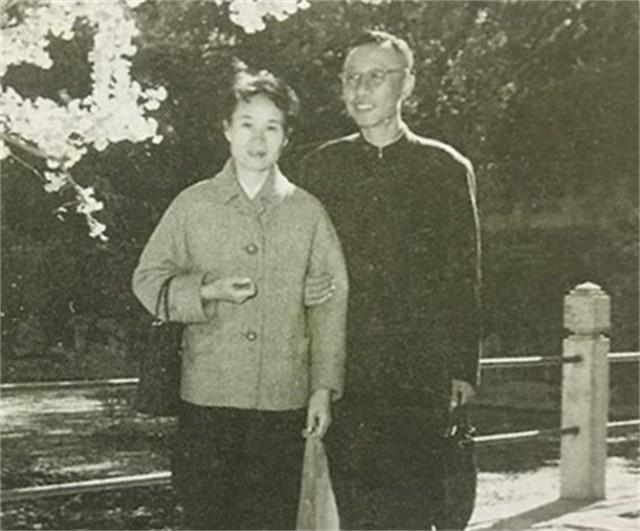 1967年，溥仪去世后以何规格安葬？周总理：尊重爱新觉罗家族历史