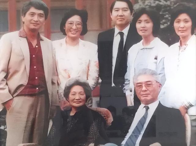 红色资本家荣毅仁89岁在北京逝世，留下的5个子女，今现状如何？