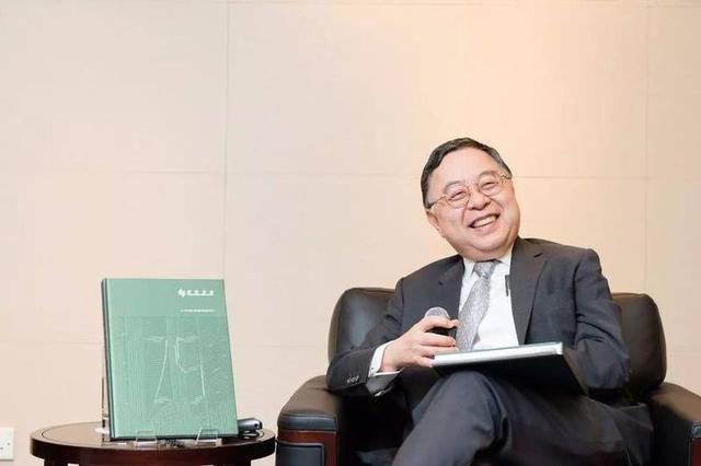 在中国年收租近百亿，曾给美国捐20亿，如今也给香港捐了1千万