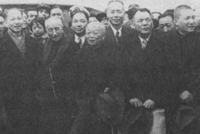 49年张治中生活困难，向傅作义借钱，周总理得知：拨出六千元给他