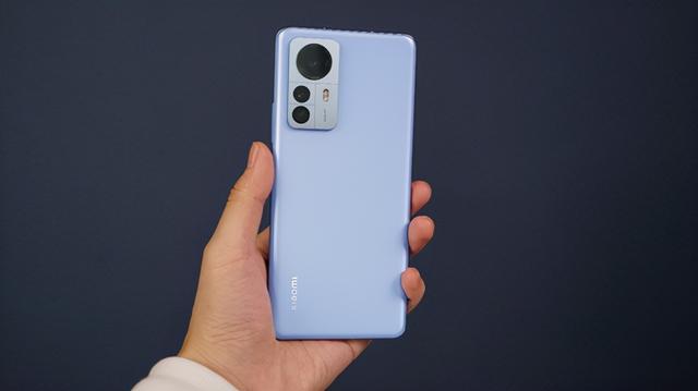 2022年换手机参考这8款，耗电少性能强还不贵，用4年不卡顿