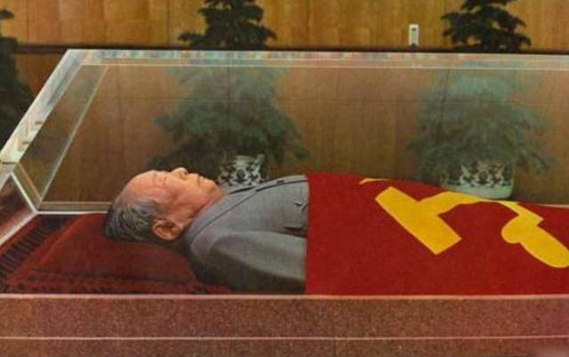1984年贺子珍病逝，上海市委请示葬礼的规格，邓小平一句话定调