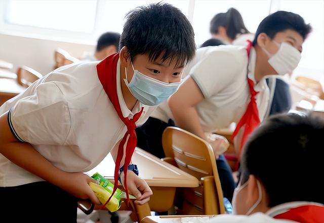 继双减之后，教育部又发新通知，义务教育迎来“大地震”