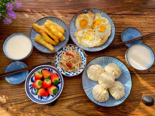 早餐为什么不能吃大米粥？医生：不仅是米粥，这3物也最好少吃