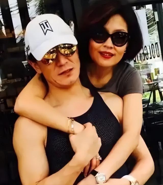 李咏54岁冥诞，妻子哈卡点发文9字祝福引泪目，IP属地成亮点
