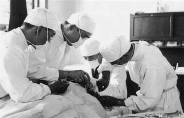 1950年我军4名伤员住院时遇害，侦察员当即下令，禁止所有人外出