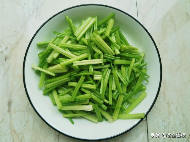 宅在家，缺少运动，隔三岔五吃这个菜，清淡脆嫩，帮助消化不上火