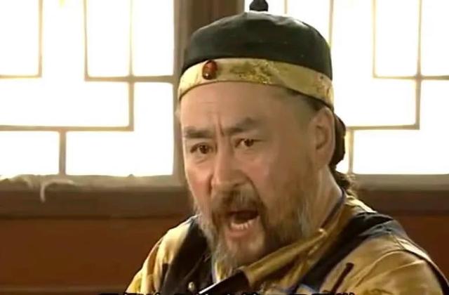 八旗旗主的权力有多大，为何连和珅见到旗主后，都要点头哈腰？