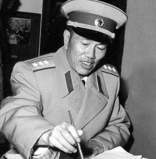 1949年小战士从报纸上认出父亲，连长：你别闹了！这可是兵团司令