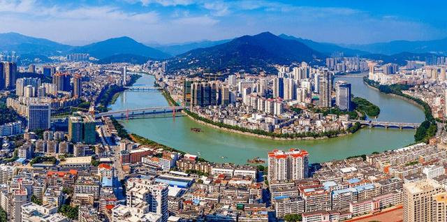 福建安溪第一富豪：靠钢铁发家，打造多元化大型集团，身家340亿