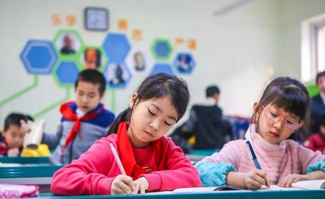 还怕3胎养不起？鼓励生育“新政策”，帮助解决养娃难的问题