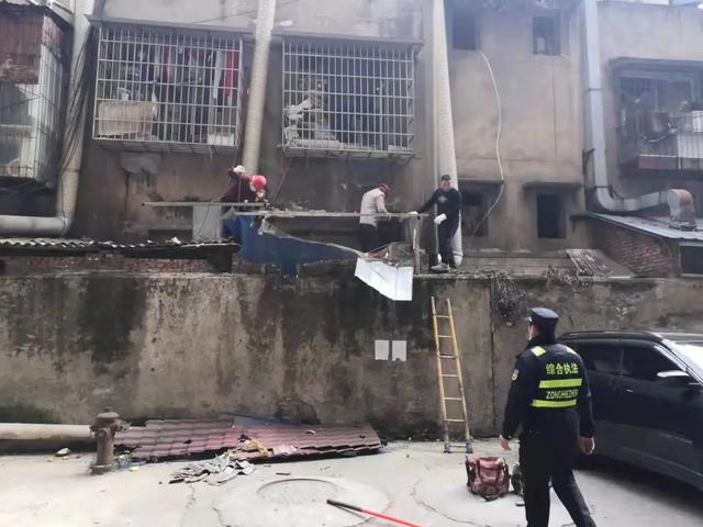 重拳出击！南充主城区一大波楼顶违建被拆除，快看有哪些