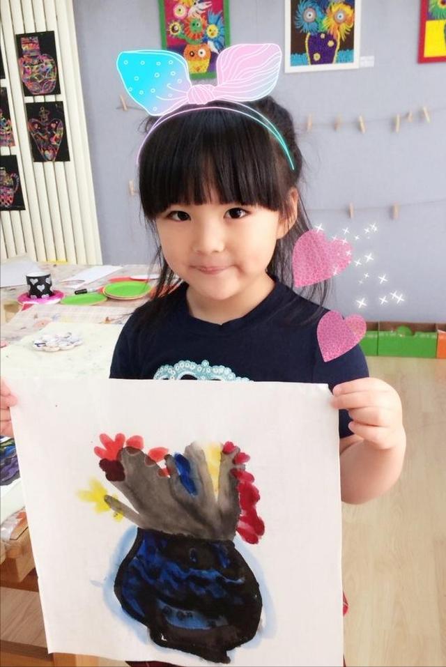 离婚9个月，李湘和王岳伦放飞自我，12岁的王诗龄却打出一副王炸