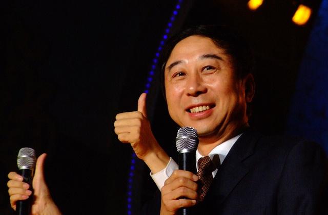 没想到2022年一开始，成龙和黄渤，就给许多大明星，敲响了警钟