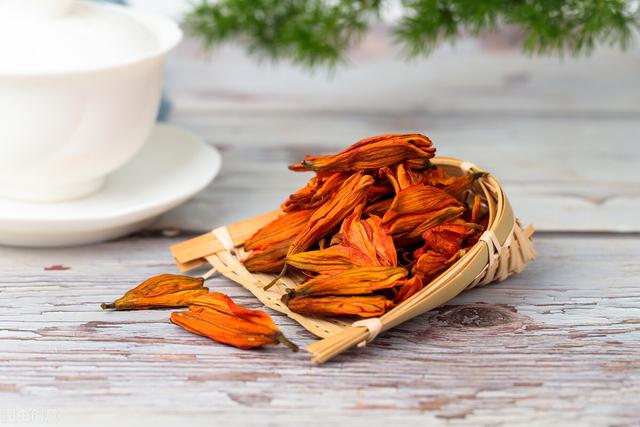 这些花类药材疏肝理气、清热散结，女性结节朋友可以用来泡茶喝