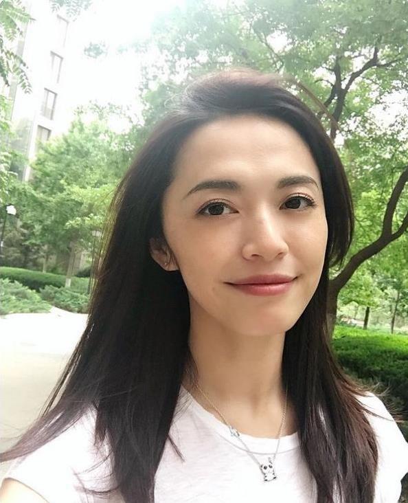 “背靠王菲”李嫣：14岁穿着超短引关注，曾直言我不需要什么能力